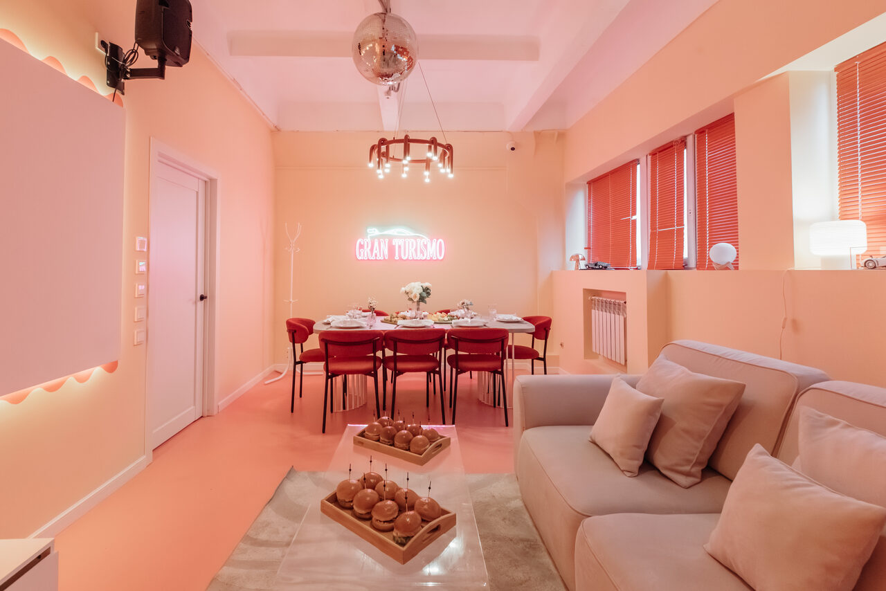 Арендовать Гран Туризмо. Яркое пространство для мероприятий