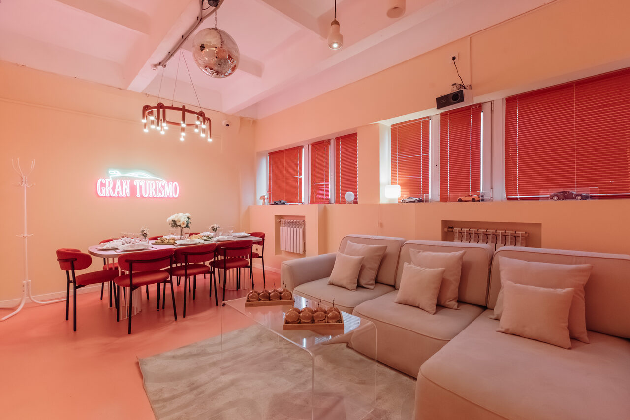 Арендовать Гран Туризмо. Яркое пространство для мероприятий