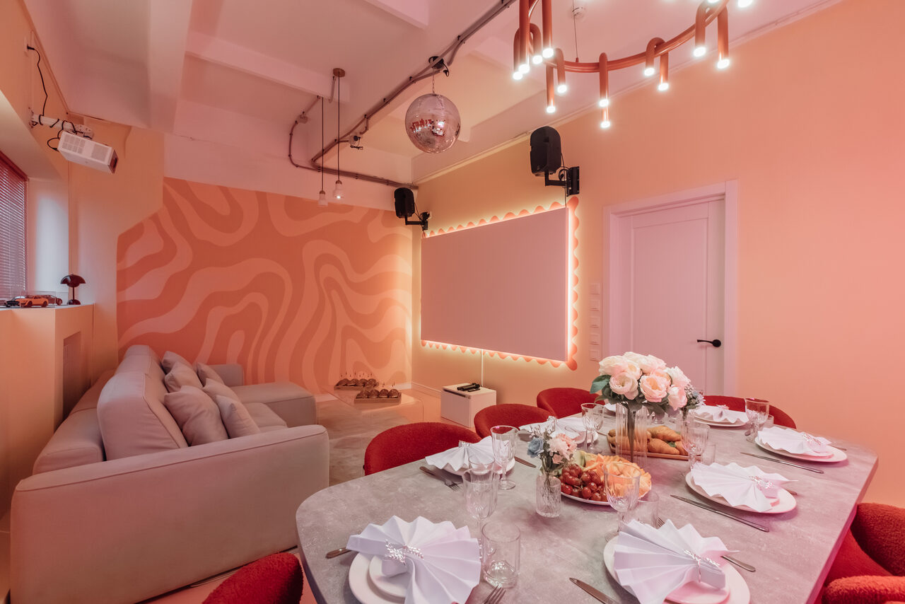 Арендовать Гран Туризмо. Яркое пространство для мероприятий