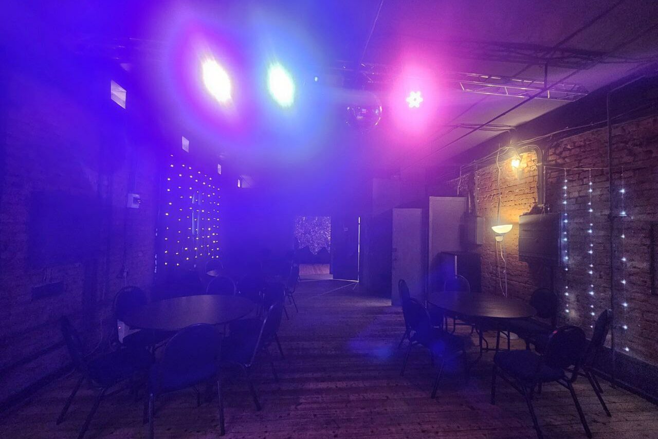 Арендовать Status Loft. Лофт со сценой и караоке. Типичный Питер