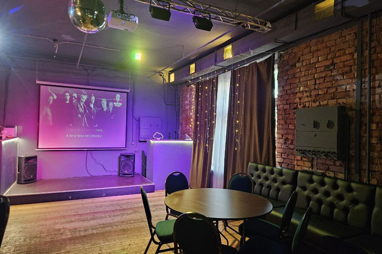 Арендовать Status Loft. Лофт со сценой и караоке. Типичный Питер
