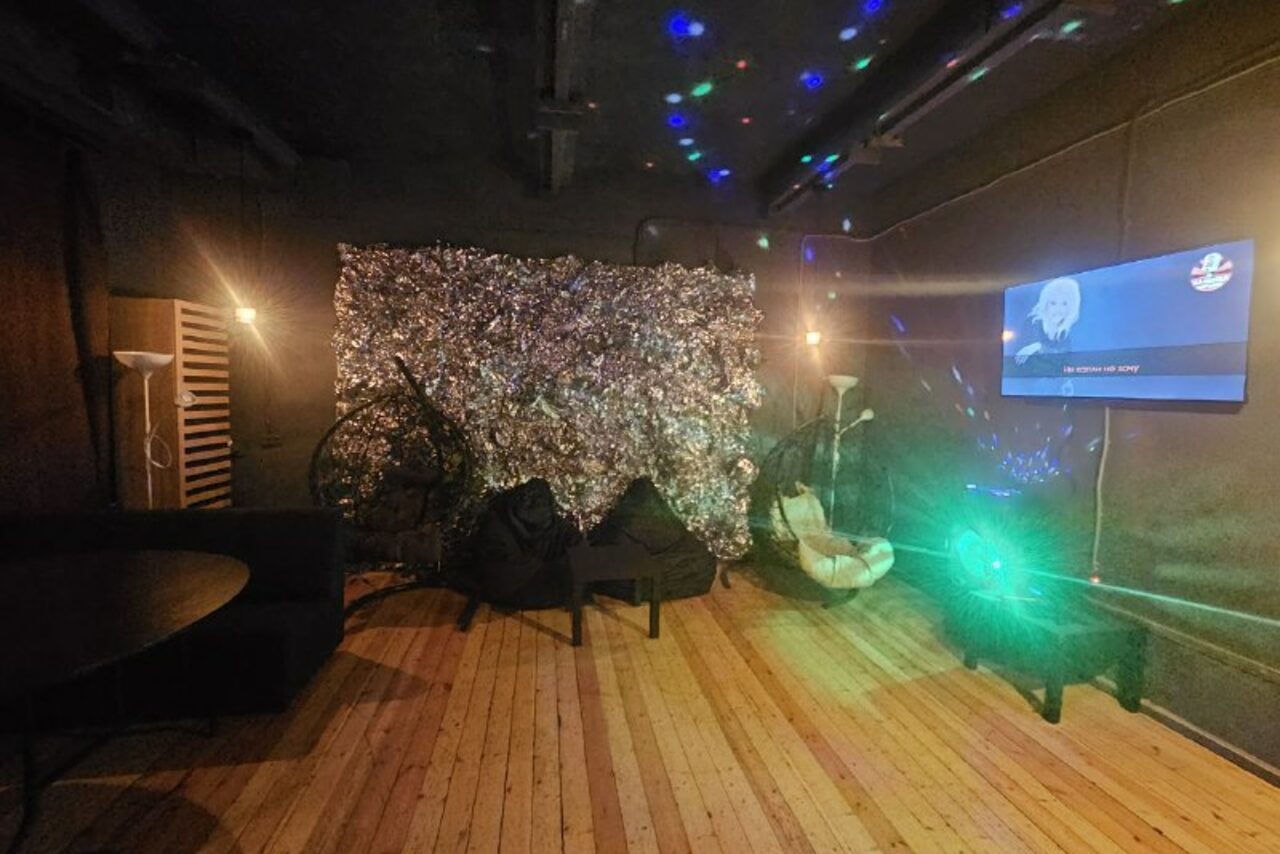 Арендовать Status Loft. Лофт со сценой и караоке. Типичный Питер