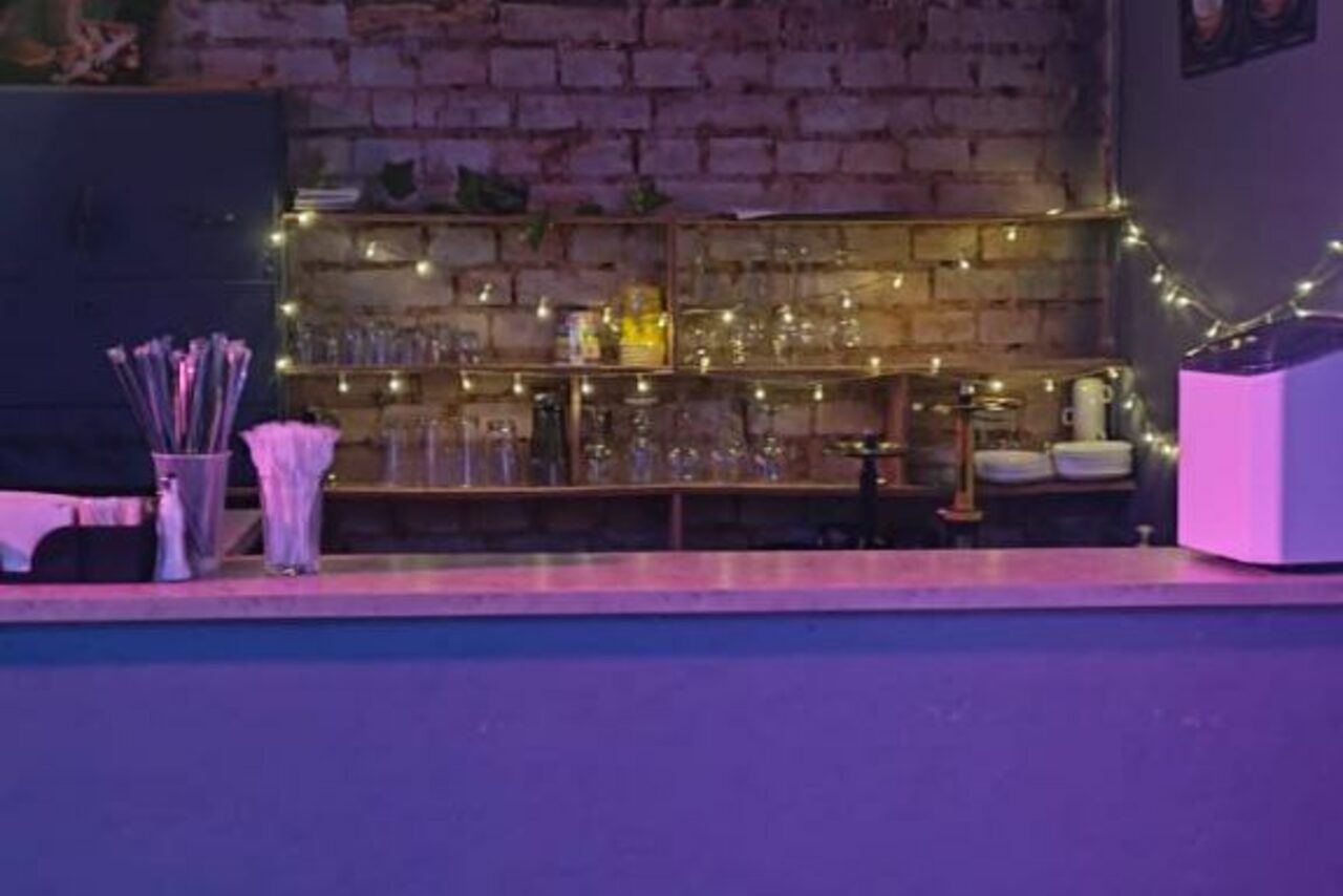 Арендовать Status Loft. Лофт со сценой и караоке. Типичный Питер