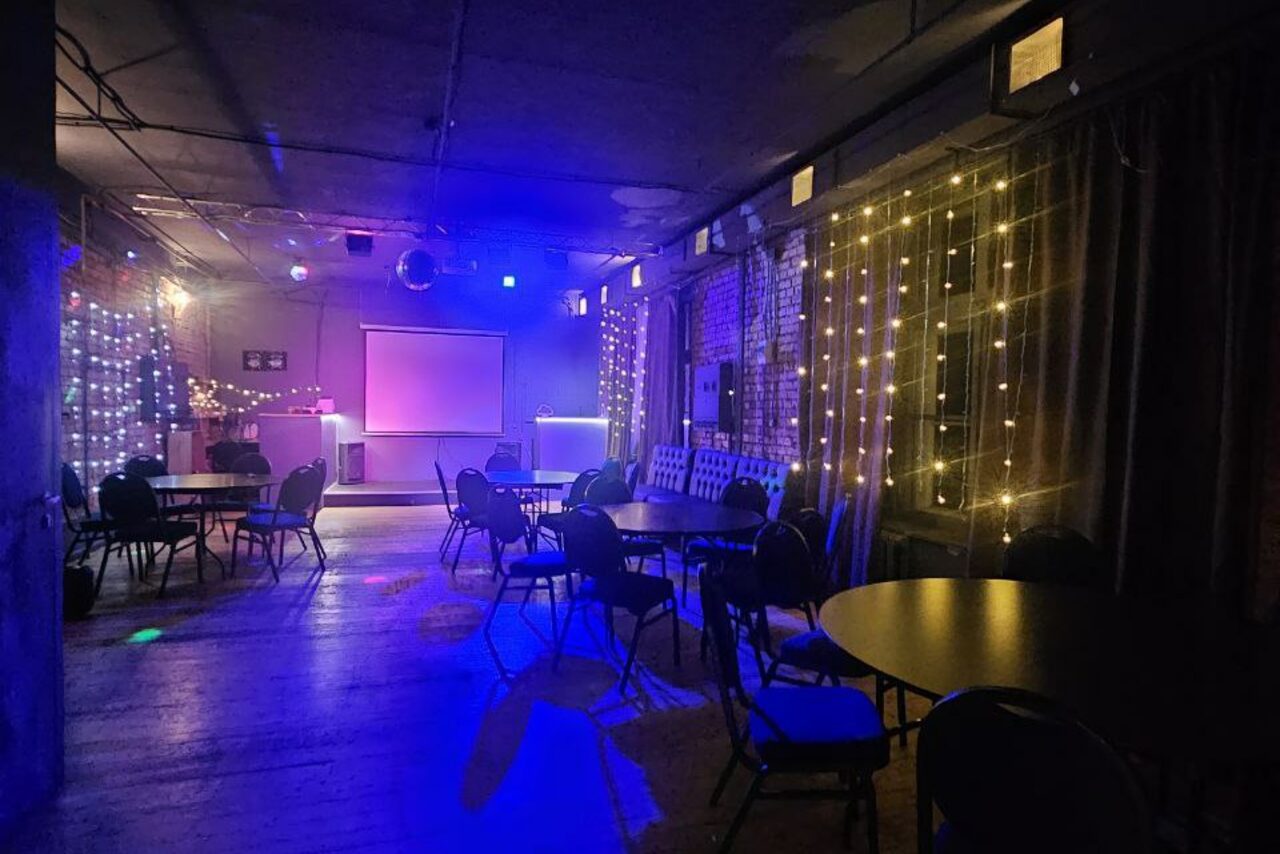 Арендовать Status Loft. Лофт со сценой и караоке. Типичный Питер