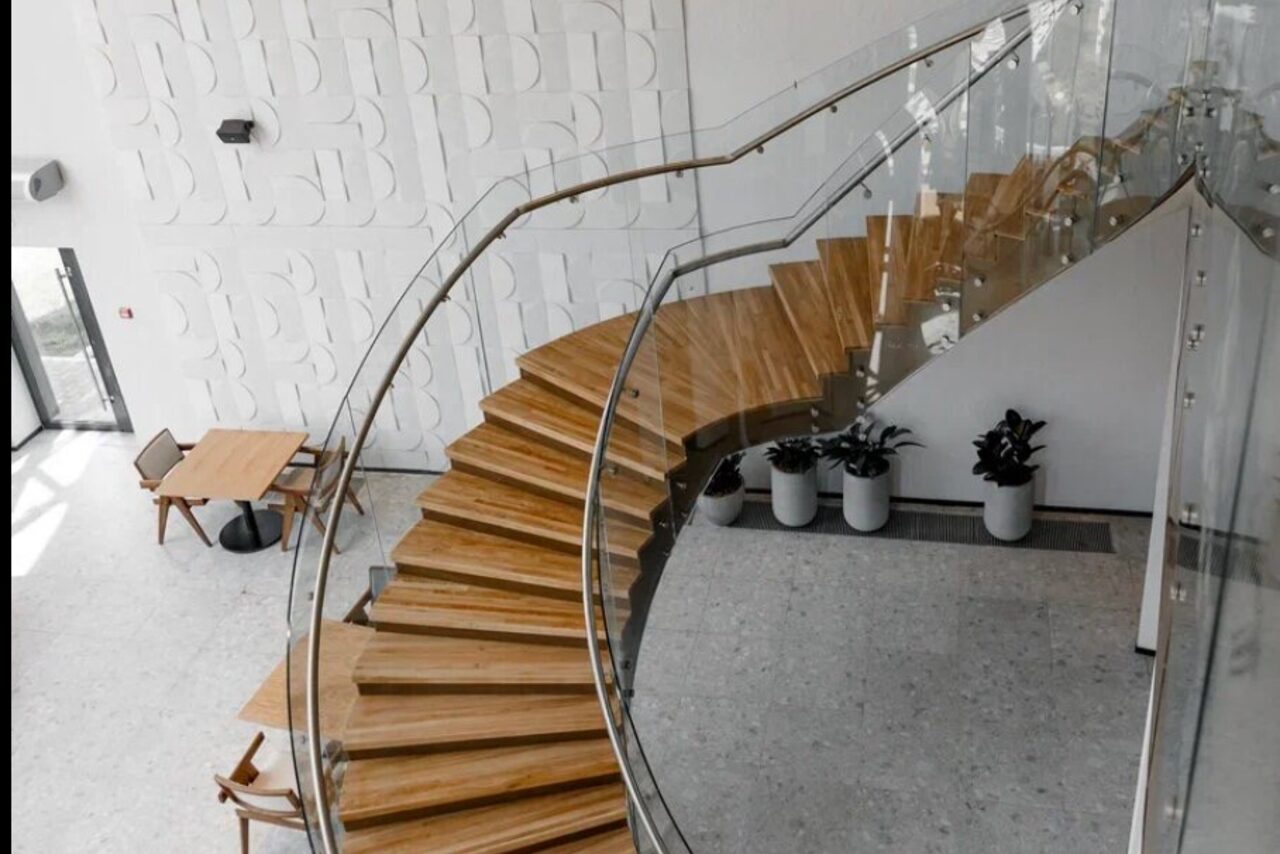 Арендовать Выставка. Просторный лофт в светлых тонах