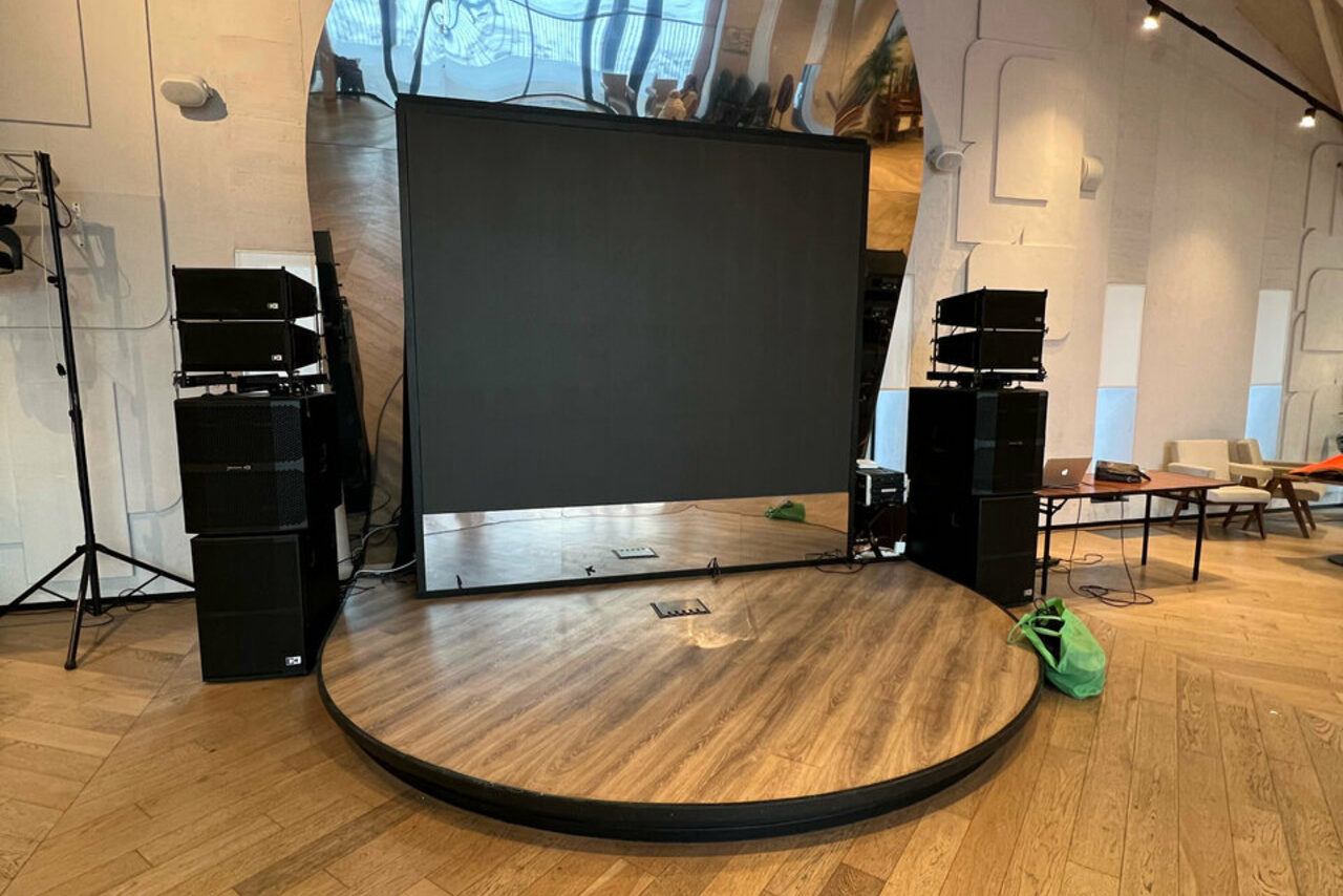 Арендовать Выставка. Просторный лофт в светлых тонах