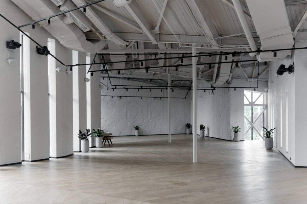 Арендовать Выставка. Просторный лофт в светлых тонах