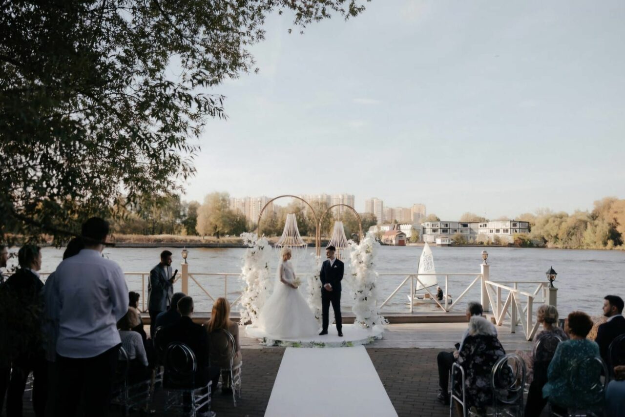 Арендовать Выставка. Просторный лофт в светлых тонах