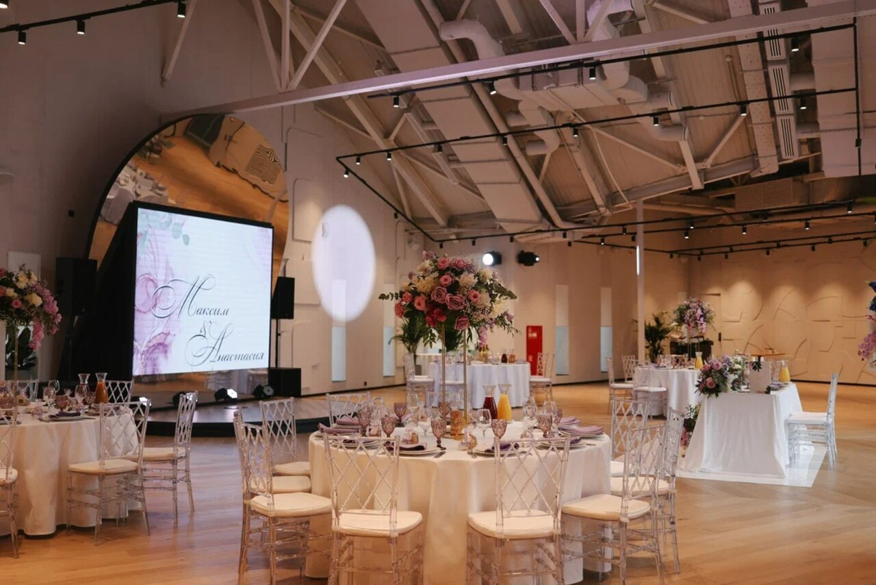 Арендовать Выставка. Просторный лофт в светлых тонах