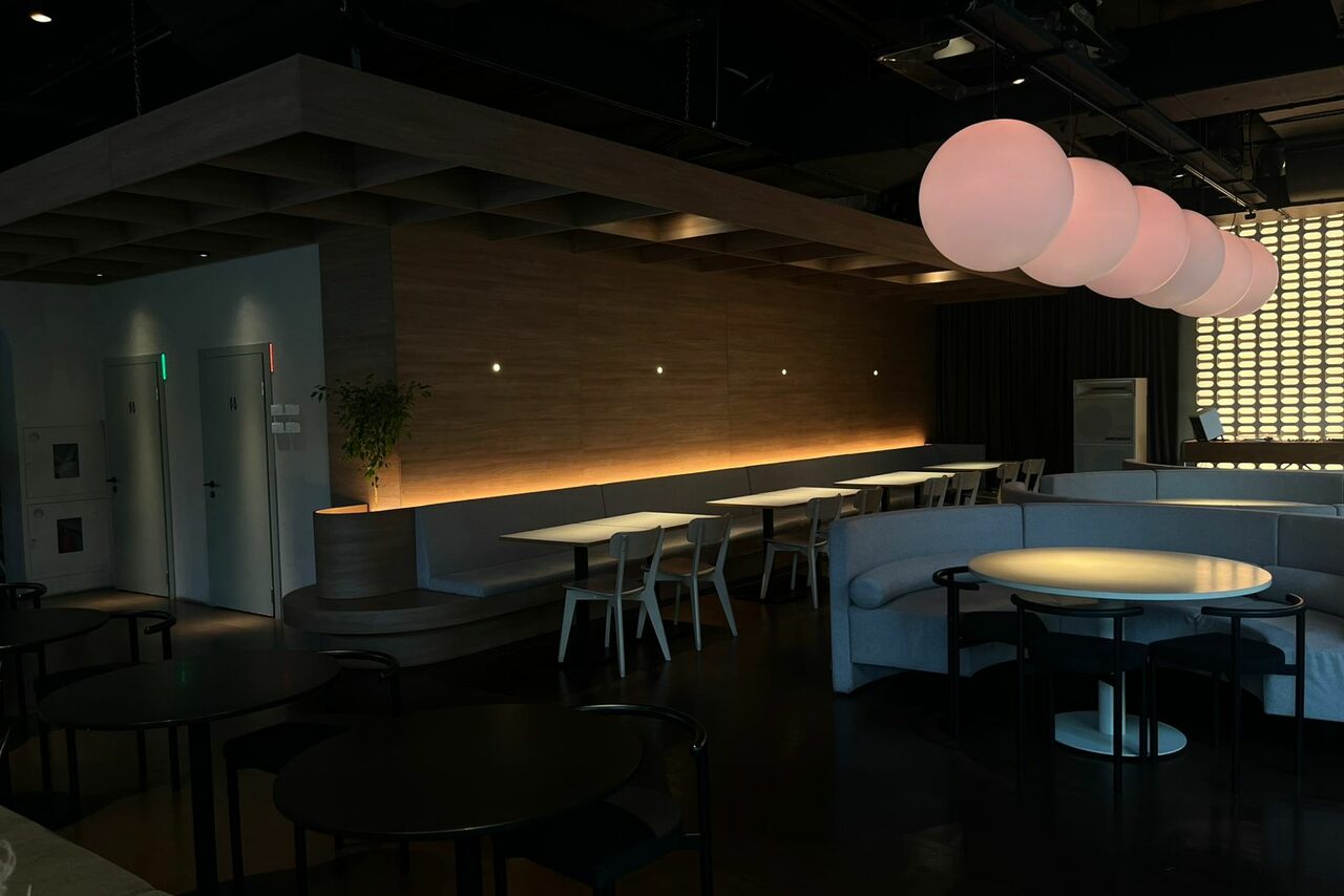 Арендовать Пространство для мероприятий с панорамными окнами