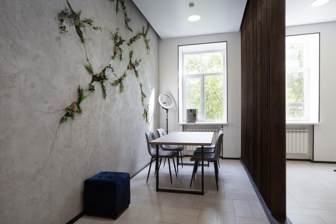 Арендовать Светлый лофт с двумя зонами для любых мероприятий