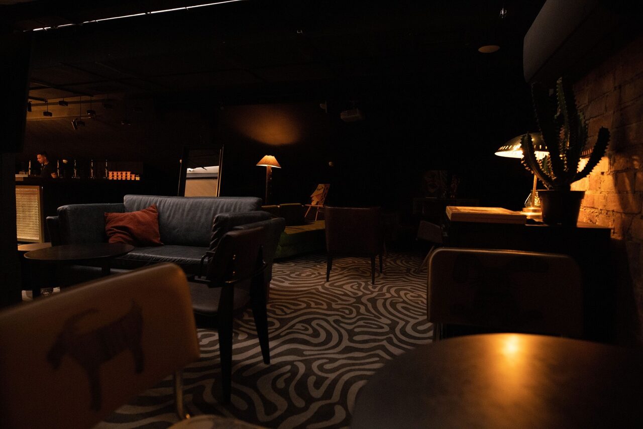 Арендовать Парадная. Пространство на мансардном этаже