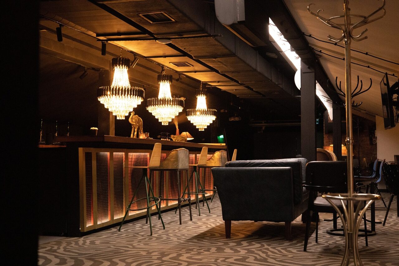 Арендовать Парадная. Пространство на мансардном этаже