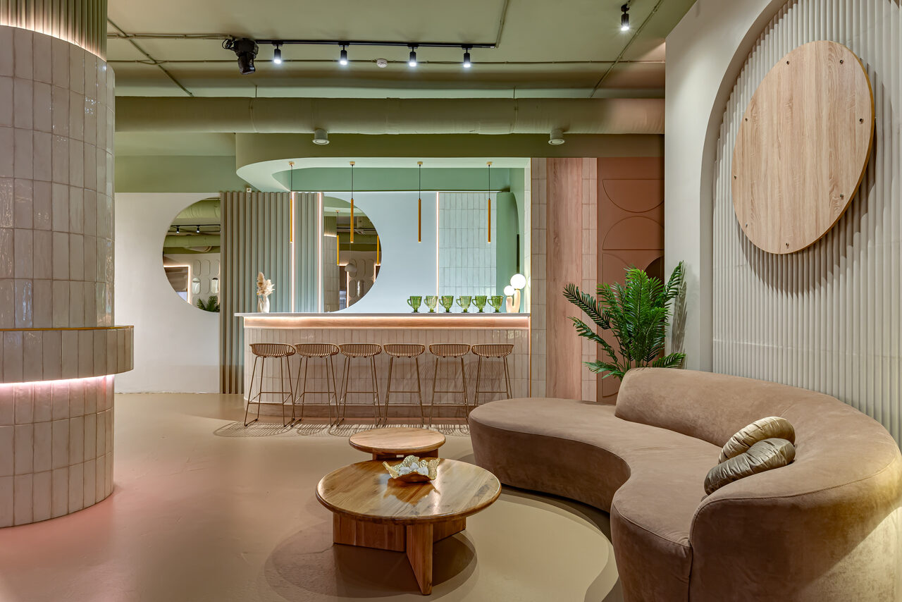 Арендовать Лофт Май. Зал Октябрь для деловых мероприятий