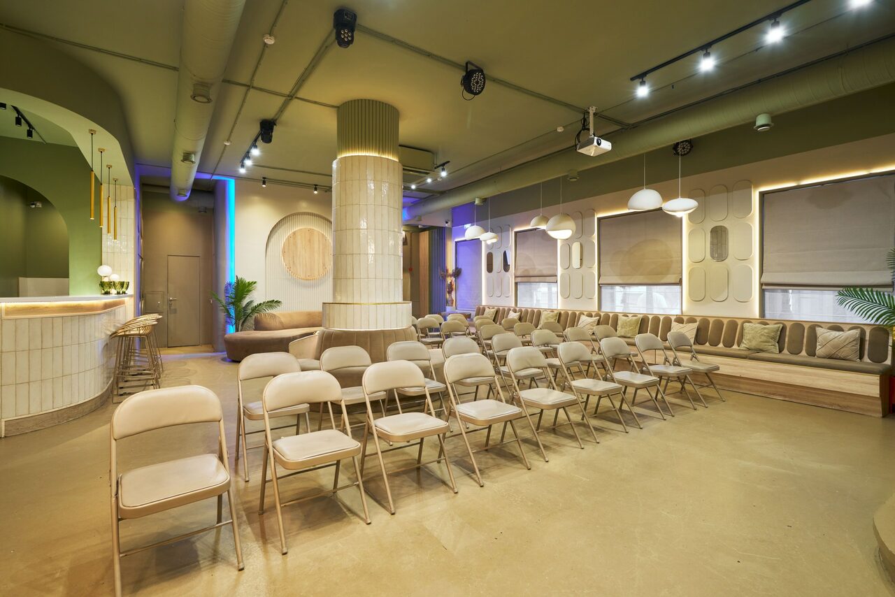 Арендовать Лофт Май. Зал Октябрь для деловых мероприятий