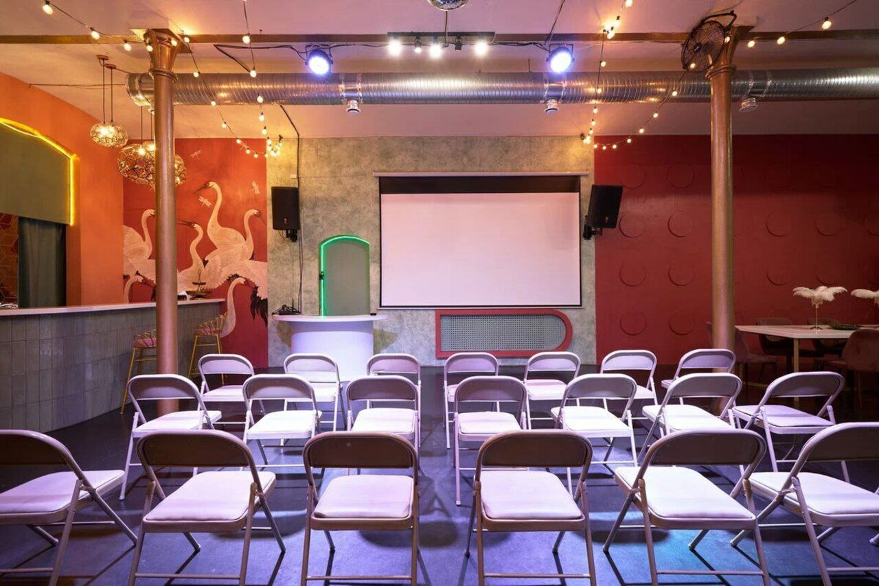 Арендовать Лофт Май. Зал Мемфис для деловых мероприятий