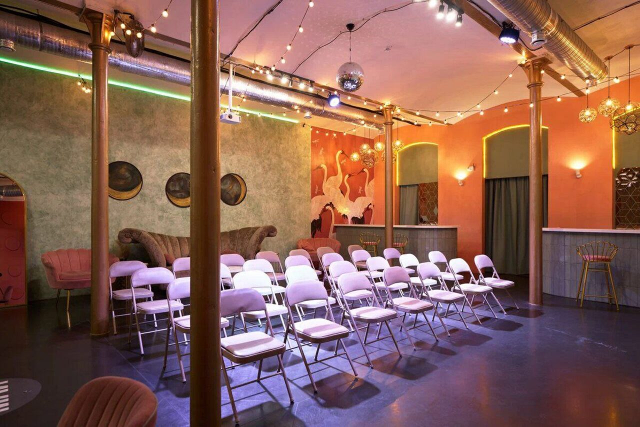 Арендовать Лофт Май. Зал Мемфис для деловых мероприятий