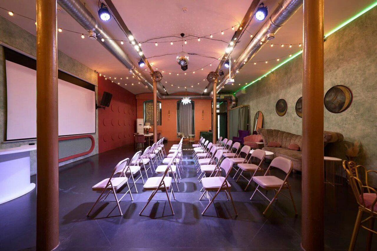 Арендовать Лофт Май. Зал Мемфис для деловых мероприятий