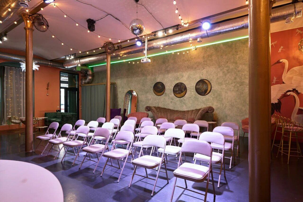 Арендовать Лофт Май. Зал Мемфис для деловых мероприятий