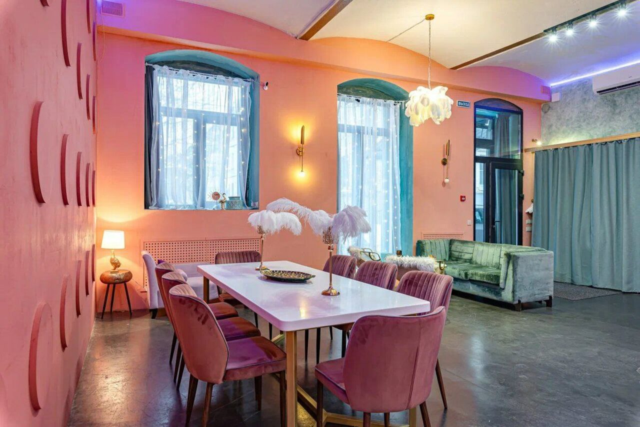 Арендовать Лофт Май. Зал Мемфис для деловых мероприятий