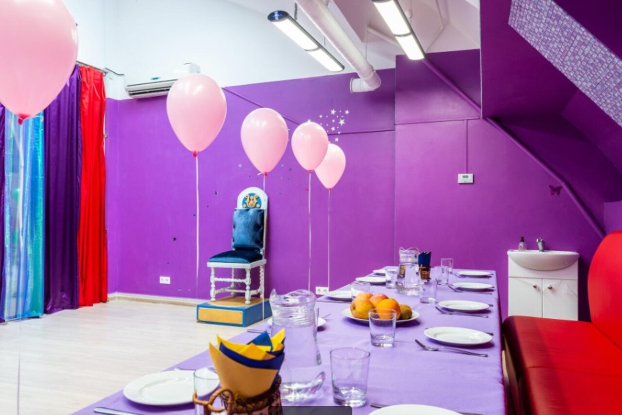 Арендовать Сказочный город. Ультрафиолетовый зал