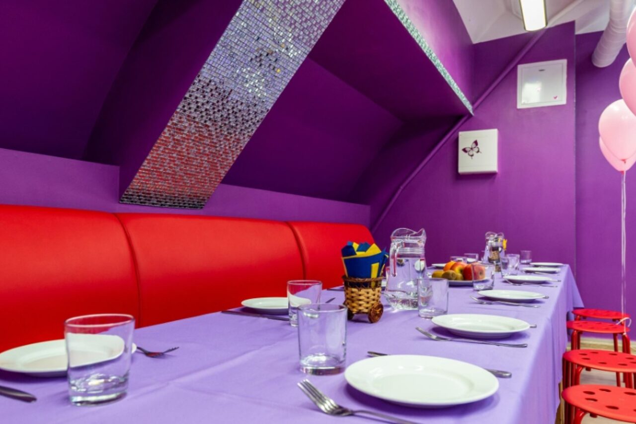 Арендовать Сказочный город. Ультрафиолетовый зал