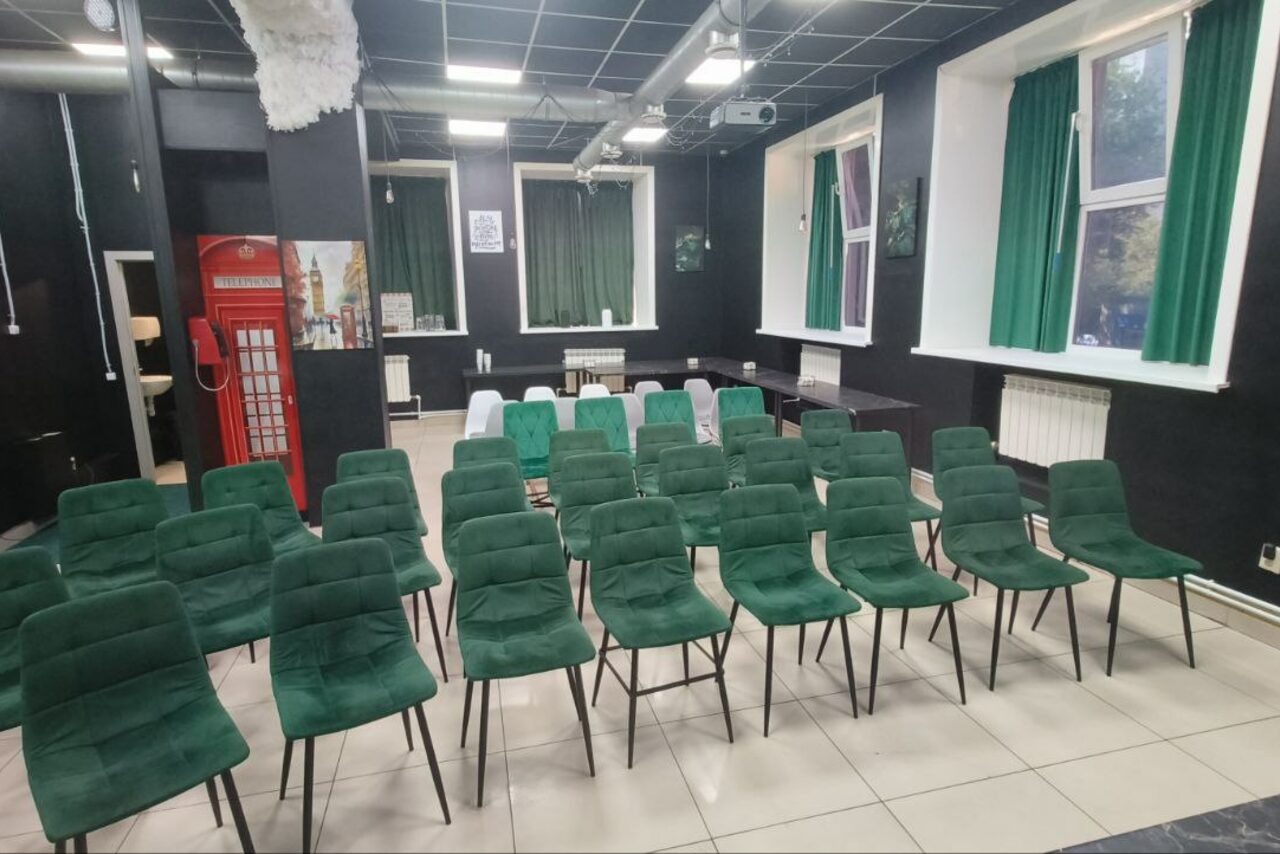 Арендовать Лофт Счастливые моменты. Просторный зал для конференций