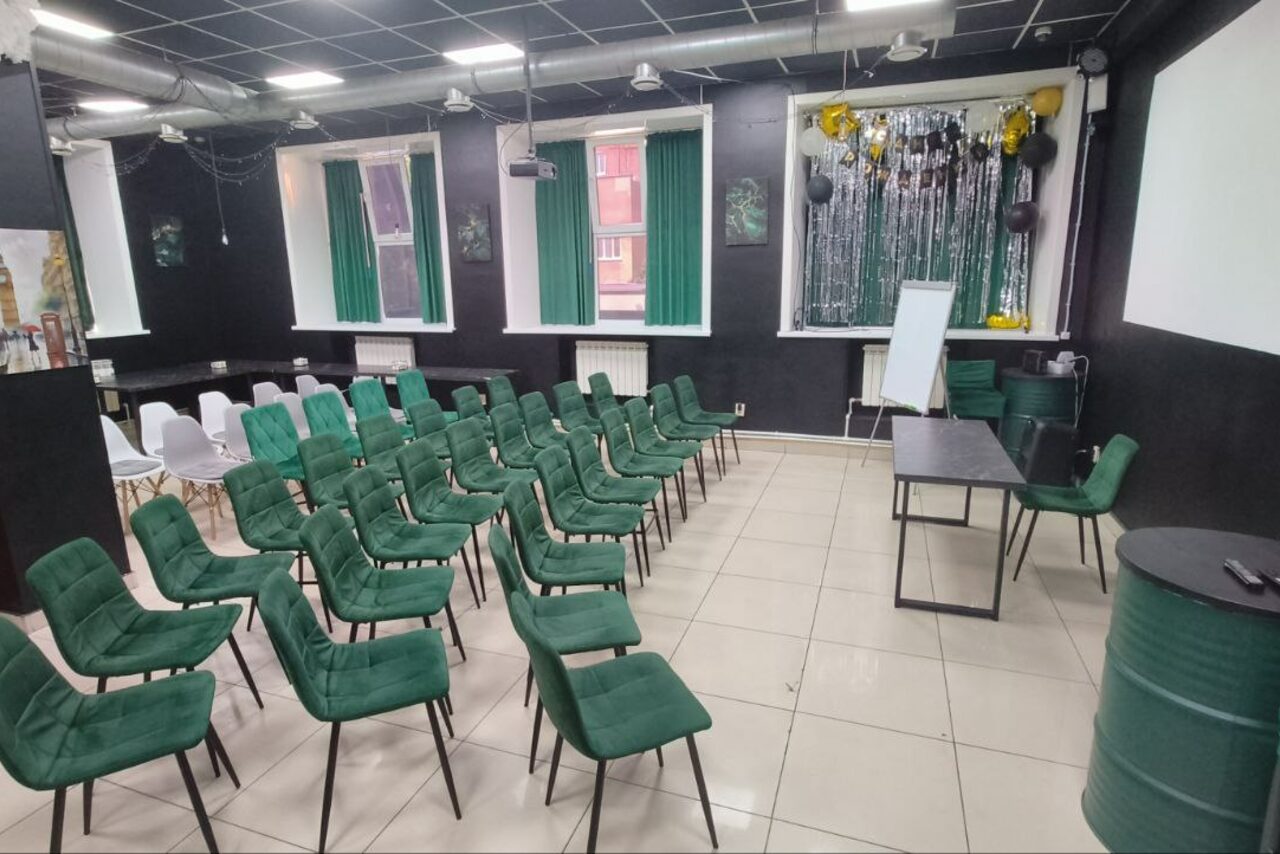 Арендовать Лофт Счастливые моменты. Просторный зал для конференций