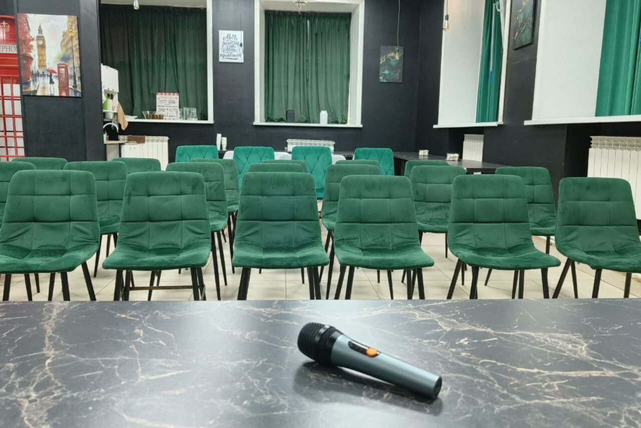 Арендовать Лофт Счастливые моменты. Просторный зал для конференций