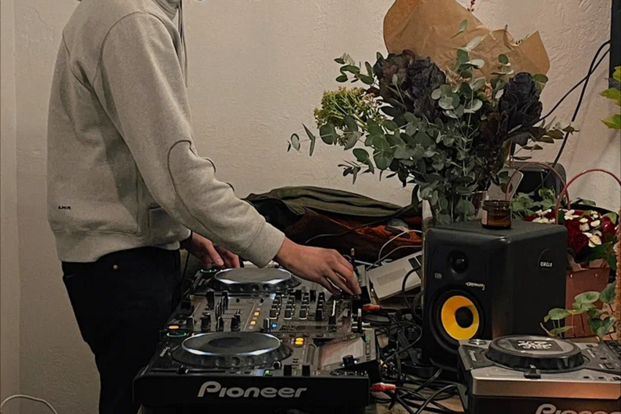 Арендовать Circle. Лофт с открытой кухней 