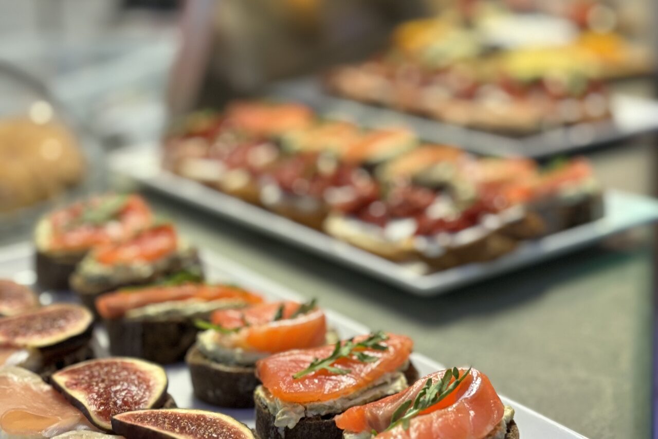 Арендовать Circle. Лофт с открытой кухней 