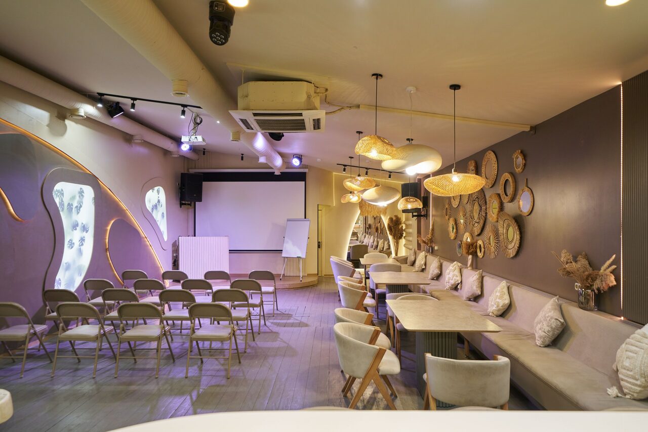 Арендовать Лофт Май. Зал Август для деловых мероприятий