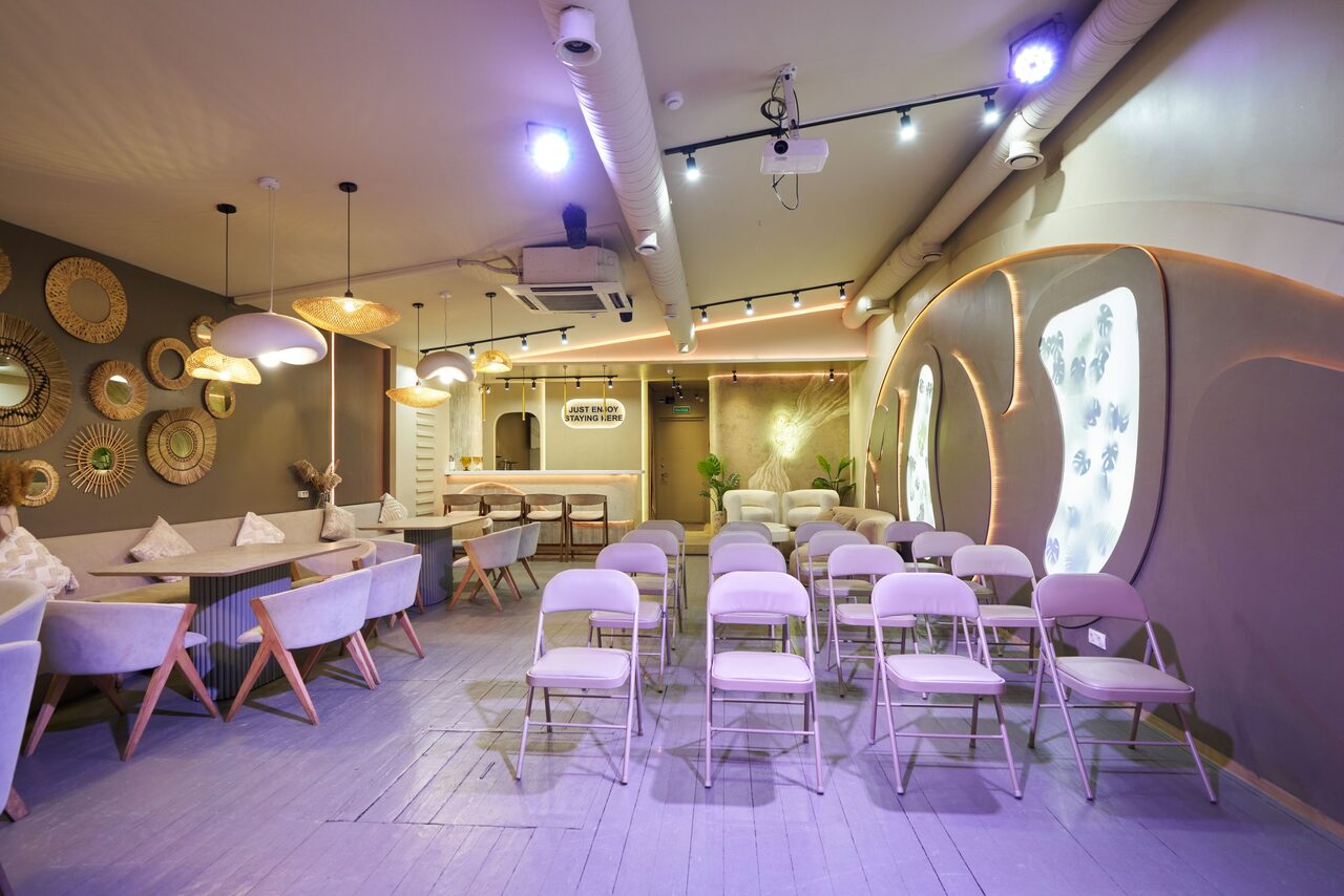 Арендовать Лофт Май. Зал Август для деловых мероприятий