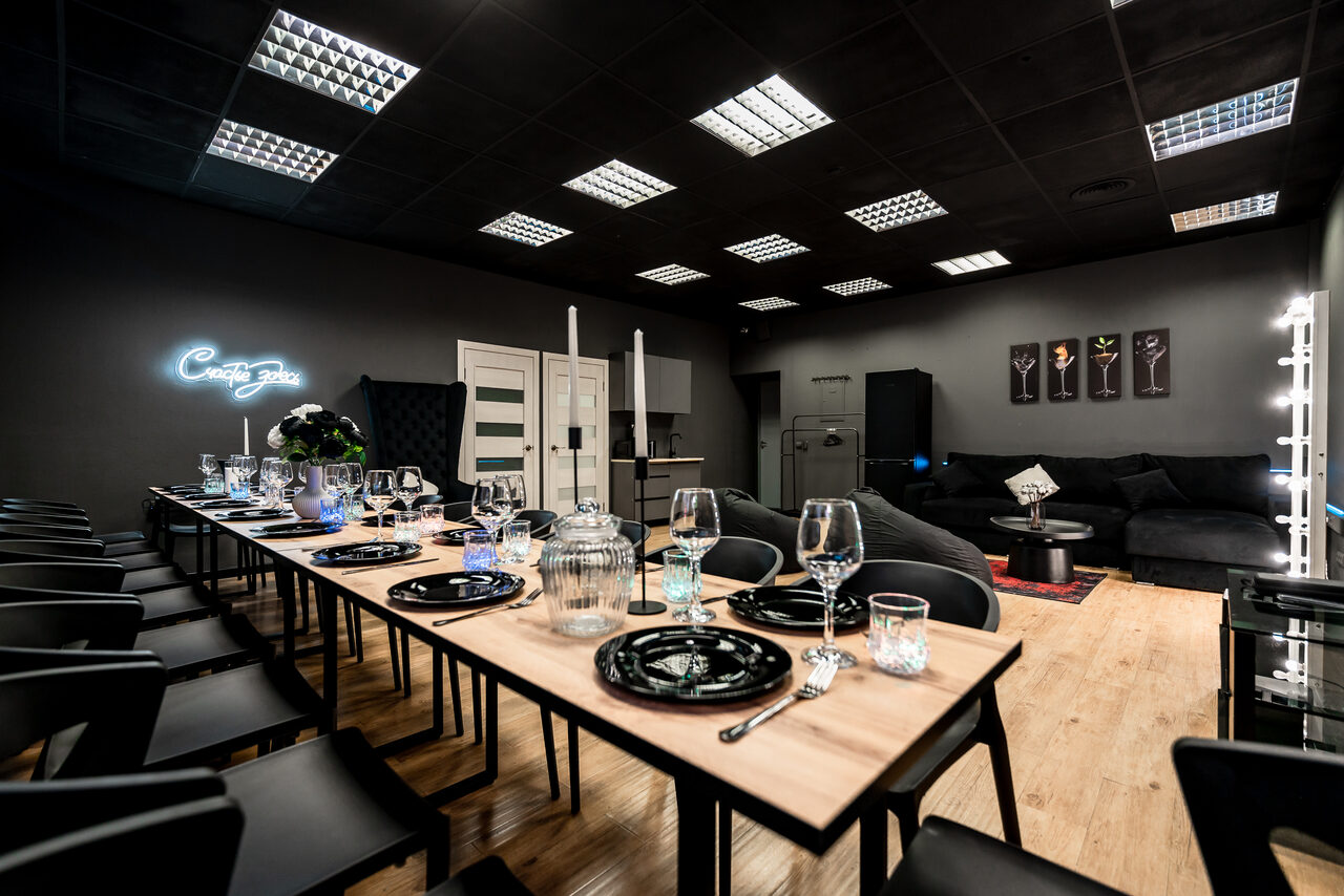 Арендовать Стильный черный лофт с Алисой