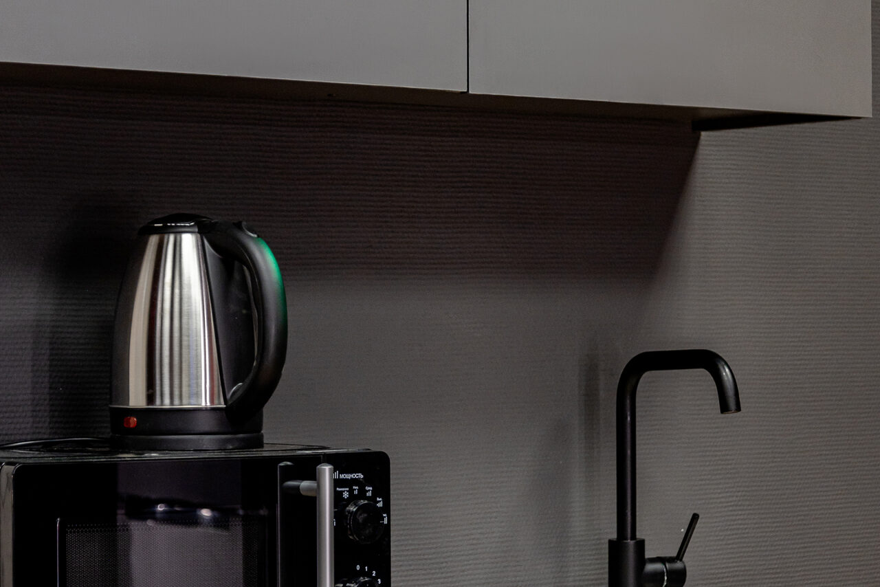 Арендовать Стильный черный лофт с Алисой