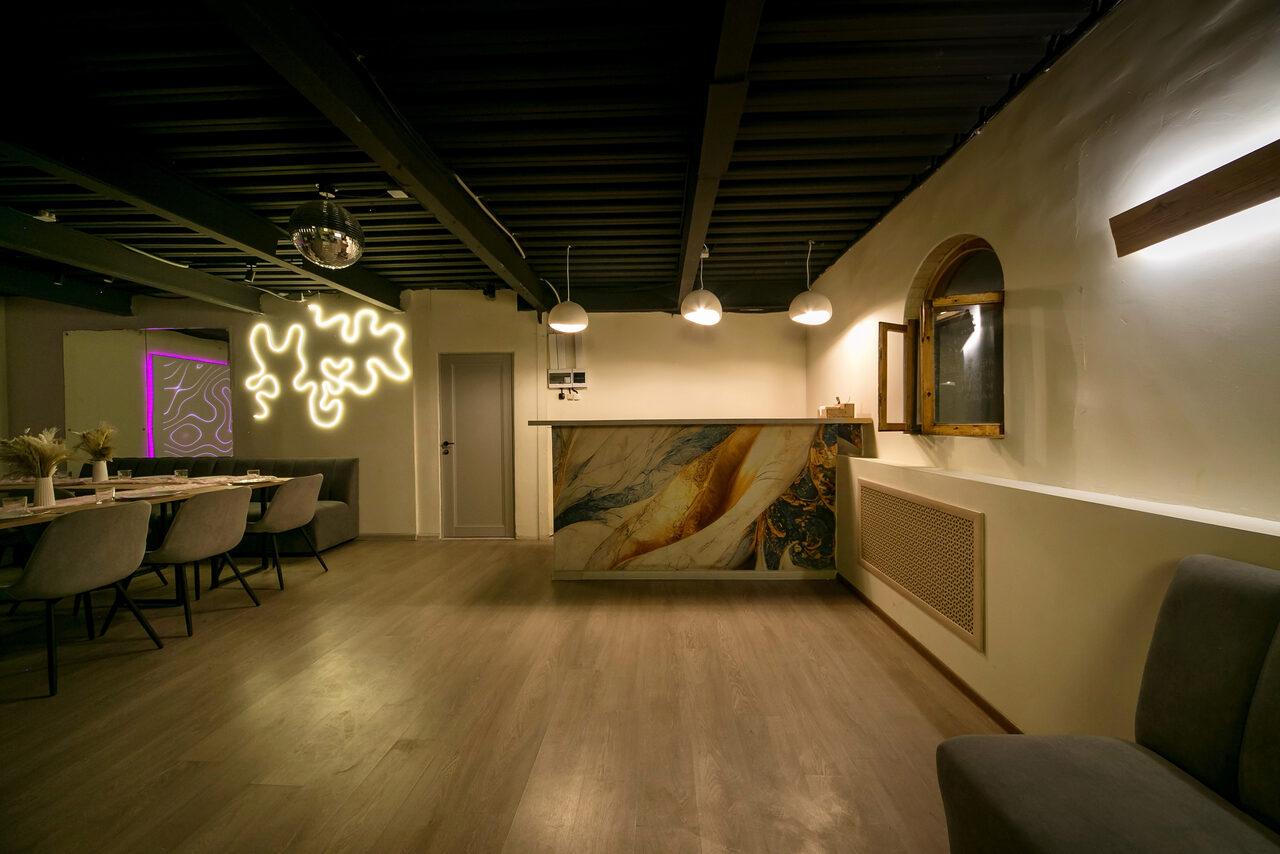 Арендовать Maybe Loft(Может быть Лофт). Зал Olive(Оливка)