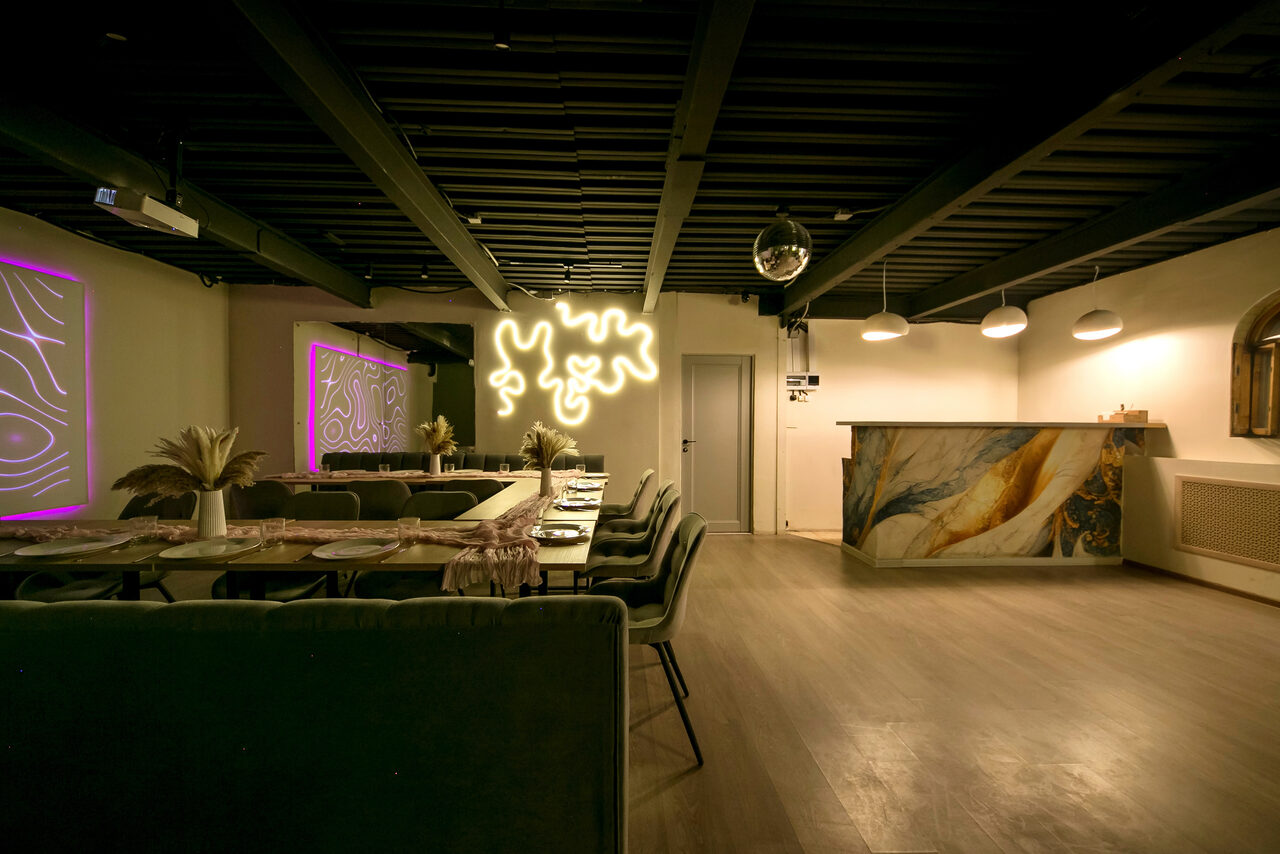 Арендовать Maybe Loft(Может быть Лофт). Зал Olive(Оливка)