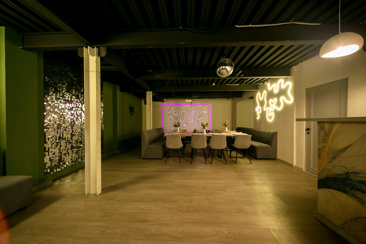 Арендовать Maybe Loft(Может быть Лофт). Зал Olive(Оливка)