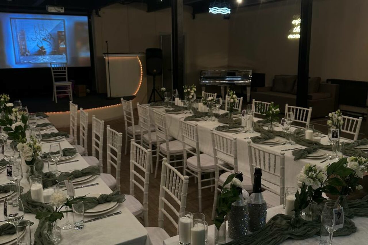 Арендовать Moment(Момент). Просторный зал со светомузыкой и караоке