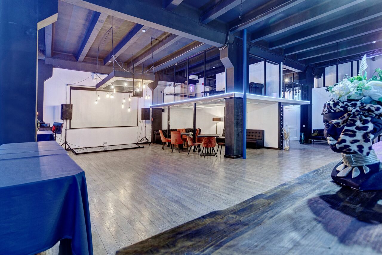 Арендовать Loft Prostranstvo Huge