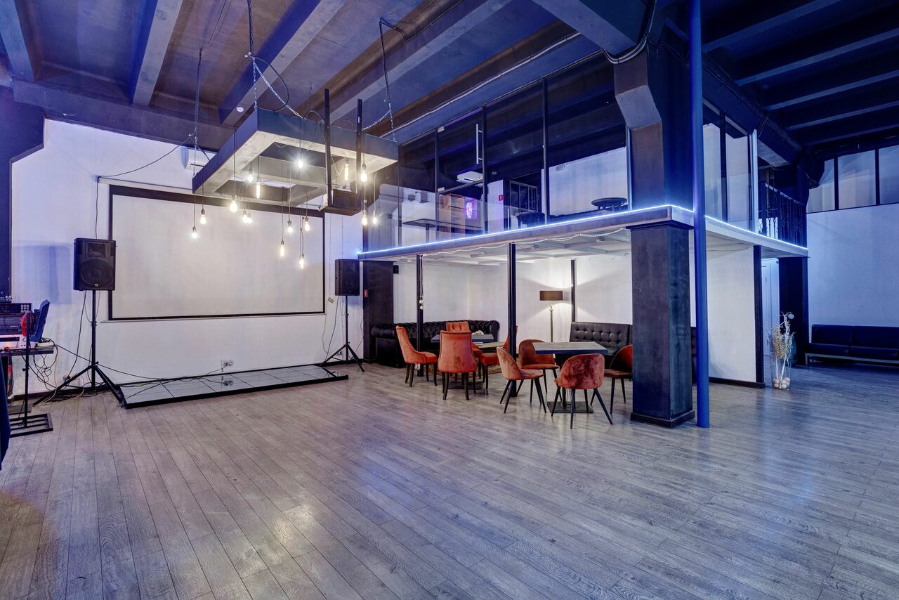 Арендовать Loft Prostranstvo Huge