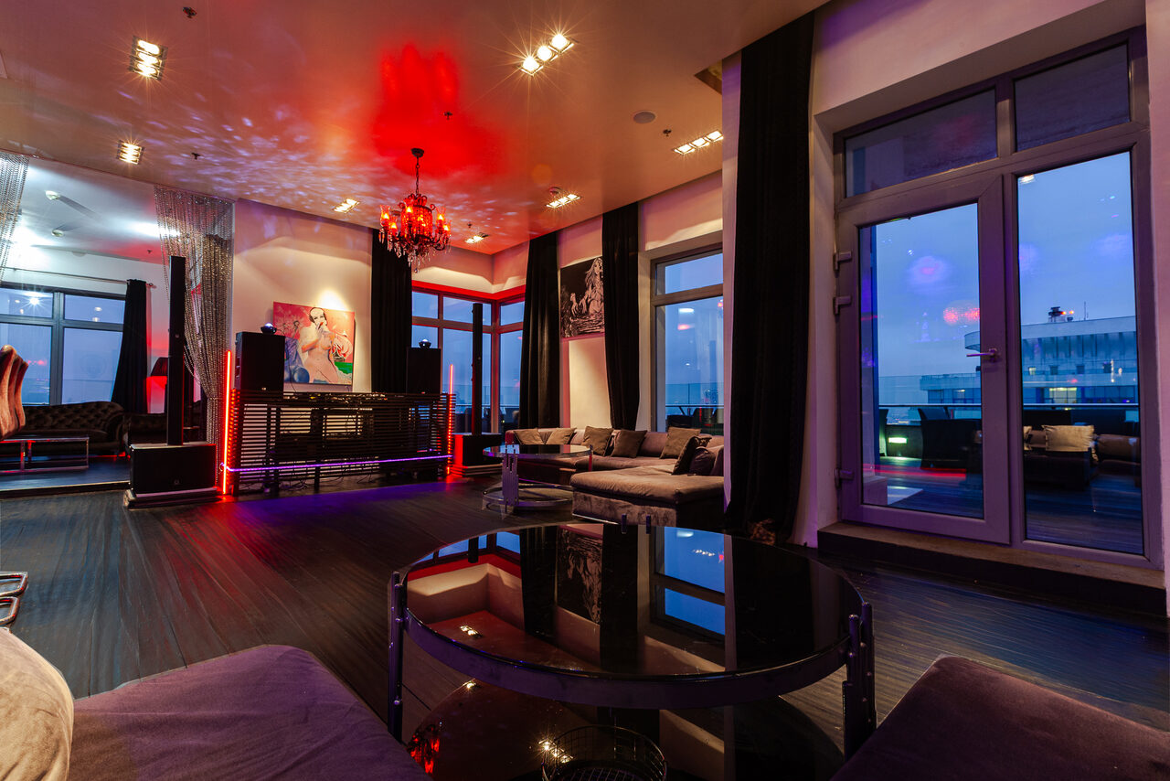 Арендовать SINKLIT³⁸ Просторный пентхаус с террасой