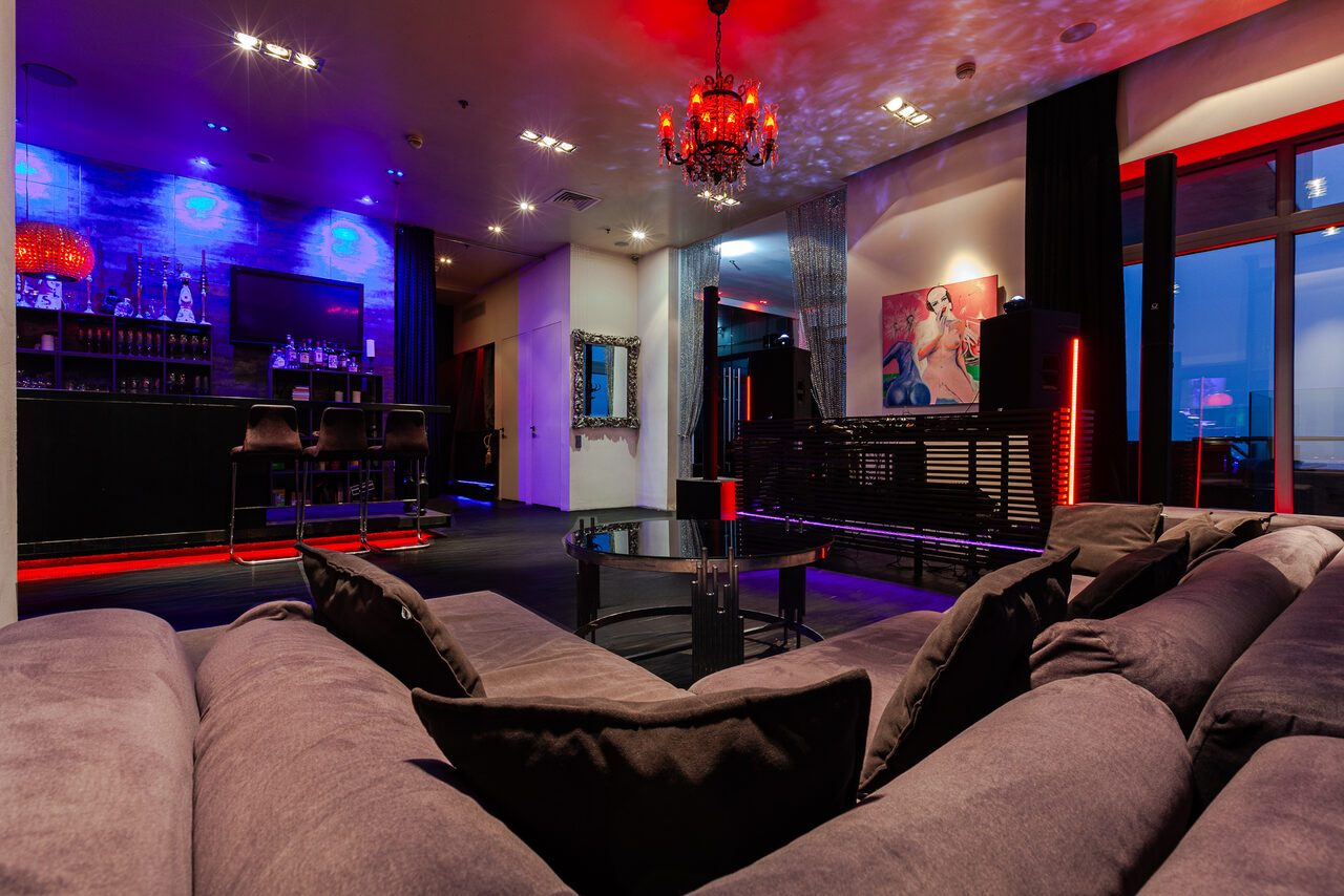 Арендовать SINKLIT³⁸ Просторный пентхаус с террасой