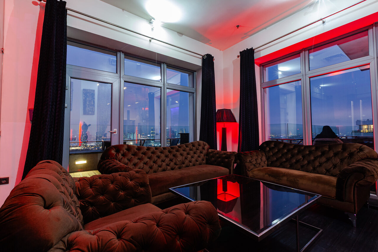 Арендовать SINKLIT³⁸ Просторный пентхаус с террасой