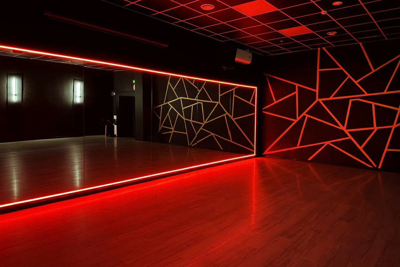 Арендовать Зал №6 “Черное золото” - Танцевально-концертный зал 90 кв.м.