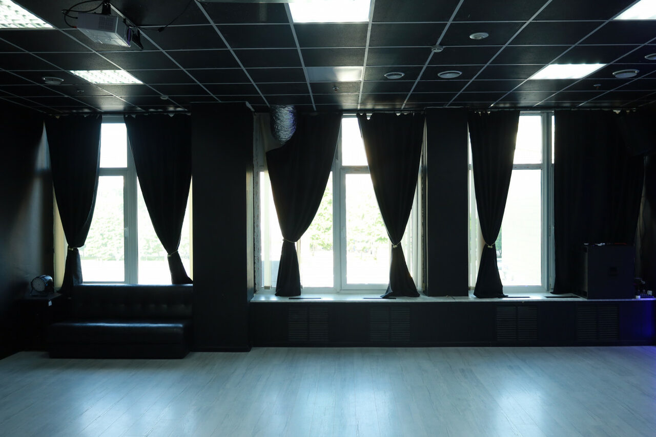 Арендовать Зал №6 “Черное золото” - Танцевально-концертный зал 90 кв.м.