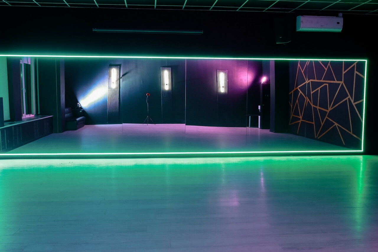 Арендовать Зал №6 “Черное золото” - Танцевально-концертный зал 90 кв.м.