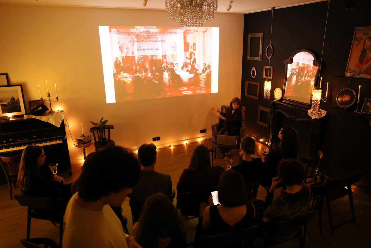 Арендовать Гостиная на Казанской. Уютное пространство с кухней