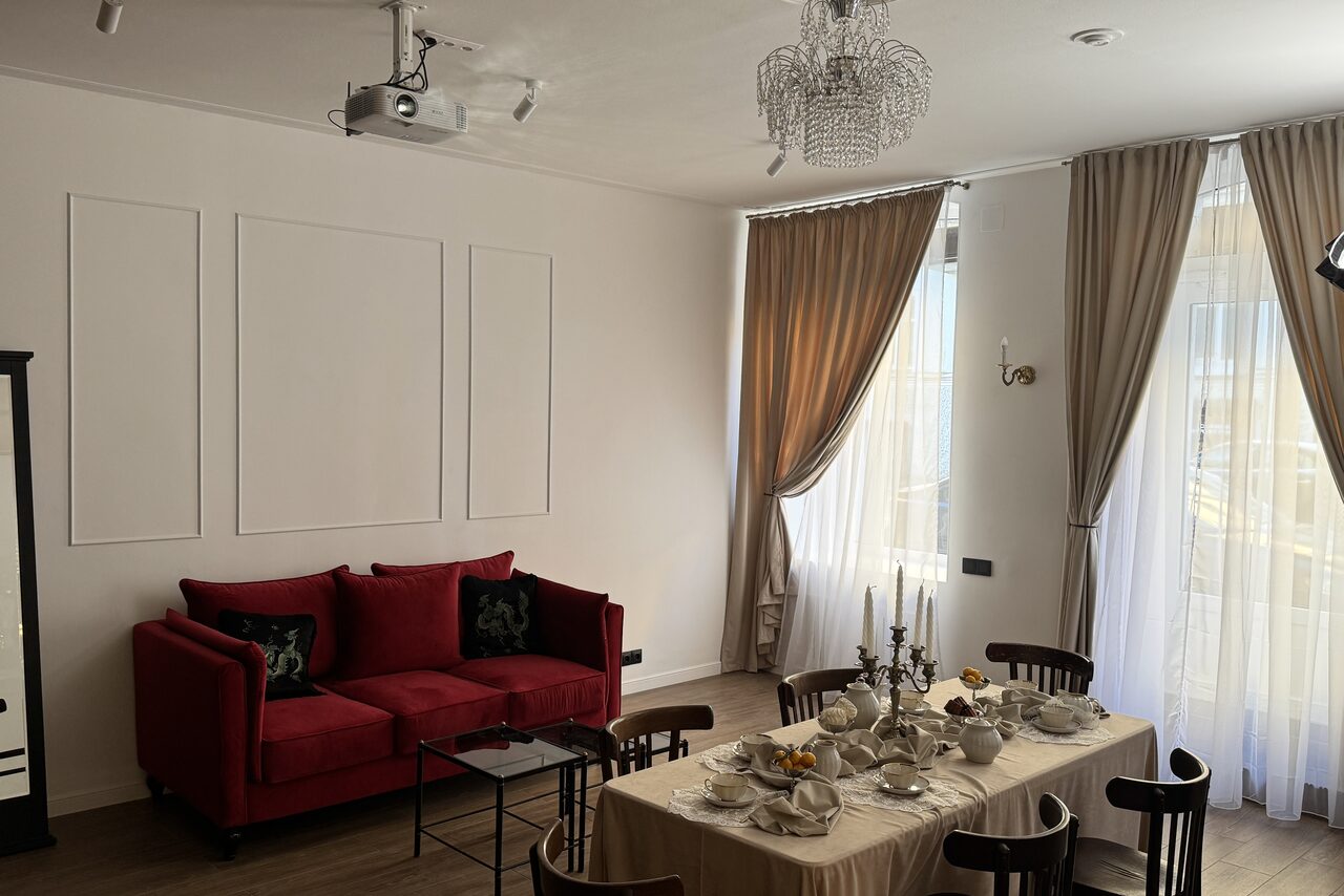 Арендовать Гостиная на Казанской. Уютное пространство с кухней