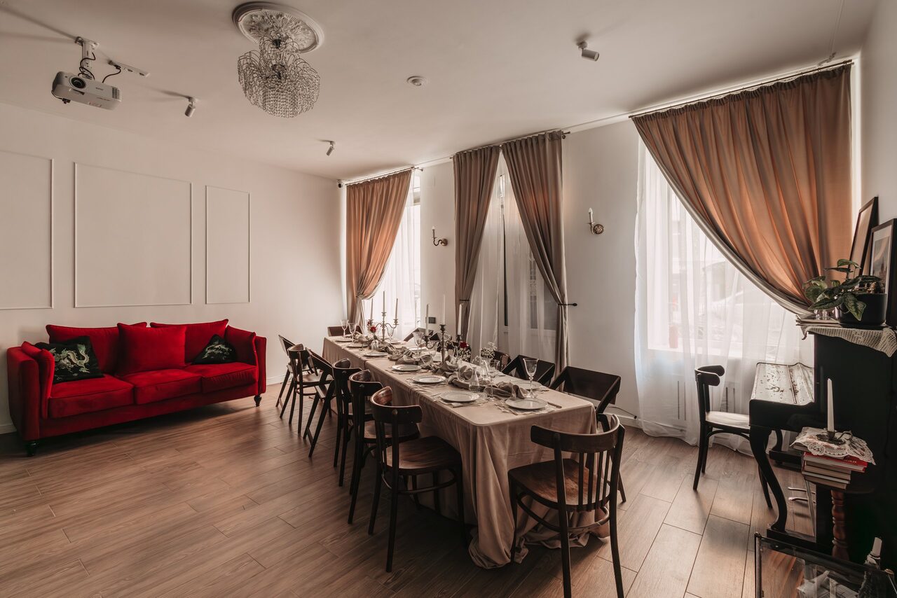 Арендовать Гостиная на Казанской. Уютное пространство с кухней